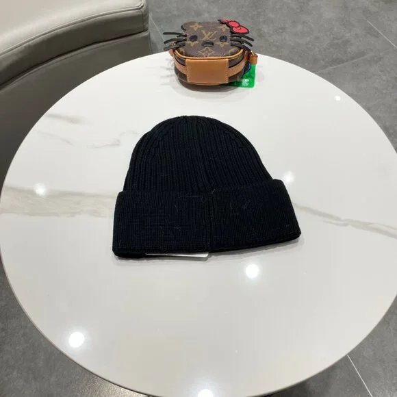 LOEWE Wool Beanie Hat Unisex Black Knit Winter Cap Logo  display picture 3